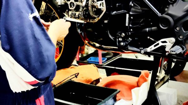 【10月3日(土)時点、車検点検最短入庫受付5日待ち】
