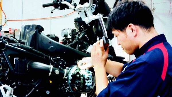 【10月10日(土)時点、車検点検最短入庫受付6日待ち】